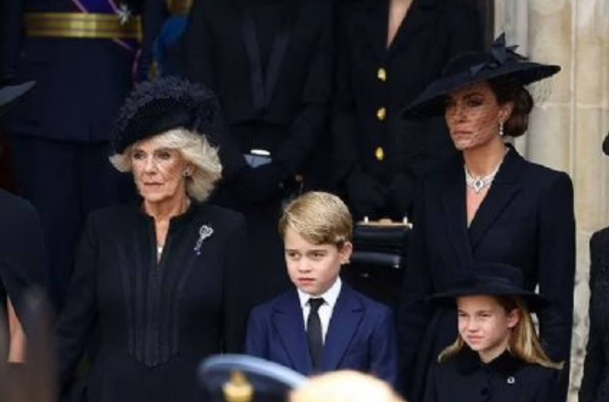 La reina Camila "regañó" a Kate Middleton por el mal comportamiento de su hija en el funeral