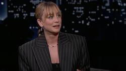 "The Flight Attendant": Kaley Cuoco habló de las tres bofetadas que le propinó Sharon Stone