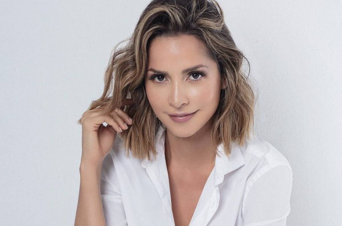 Carmen Villalobos recibe flores y chocolates en su camerino ¿un nuevo amor?