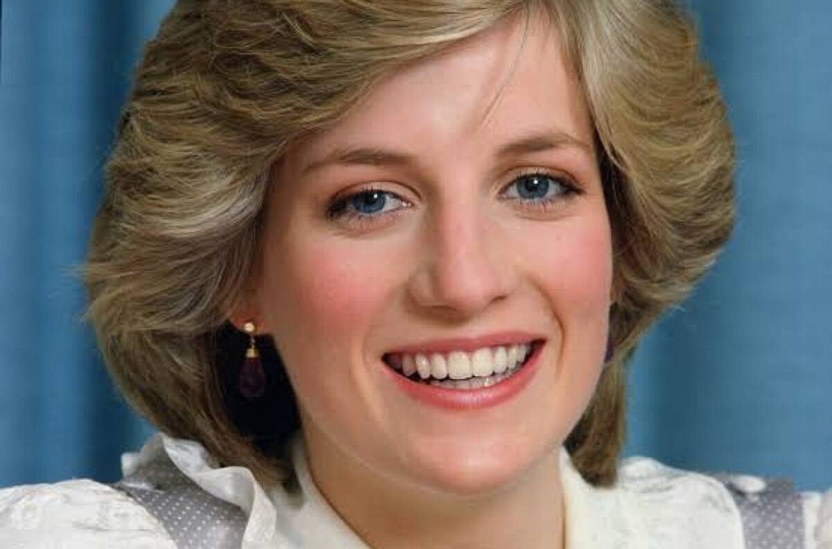 El pantalón estampado que utilizó la princesa Diana está de regreso