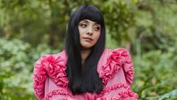 Mon Laferte comparte su amor en “Amigos Simplemente”; escúchala aquí