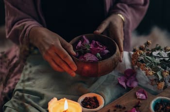 Conoce estos rituales vespertinos para renovar y eliminar energías