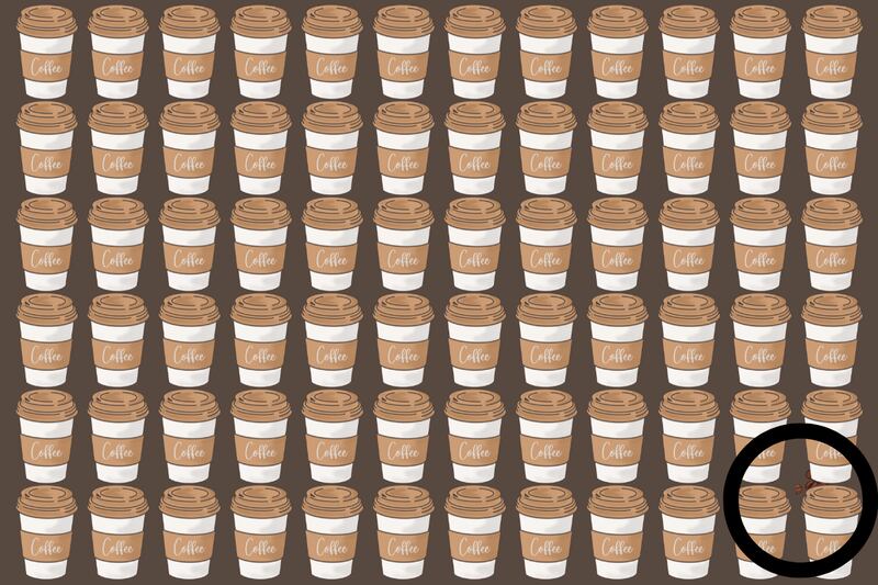 muchos vasos de café, y en el extremo derecho bajo se encontraban los granos.