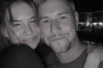 Renee Zellweger y su prometido desmienten rumores de posible ruptura con tremendo beso