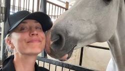 Kaley Cuoco salvará a caballo maltratado en las pruebas de Tokio 2020