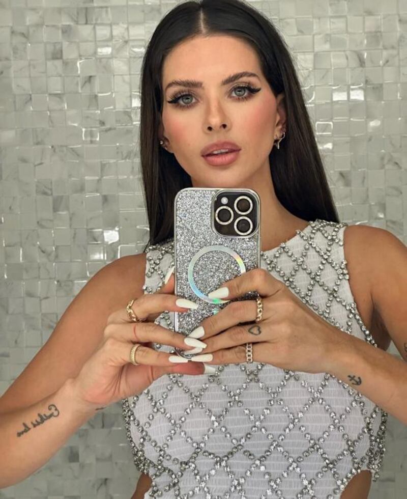 Distintas personalidades del mundo de la televisión compartieron por redes sociales sus atuendos. TiempoX te recopila todos ellos.