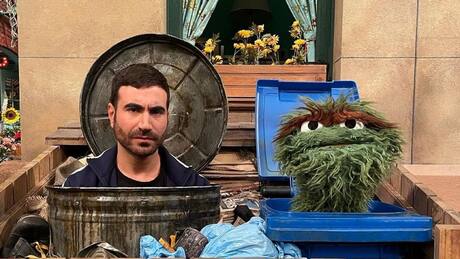 Brett Goldstein, el grosero Roy Kent de "Ted Lasso", enseña lección con la letra "f" en "Plaza Sésamo": ¿dice una palabrota?