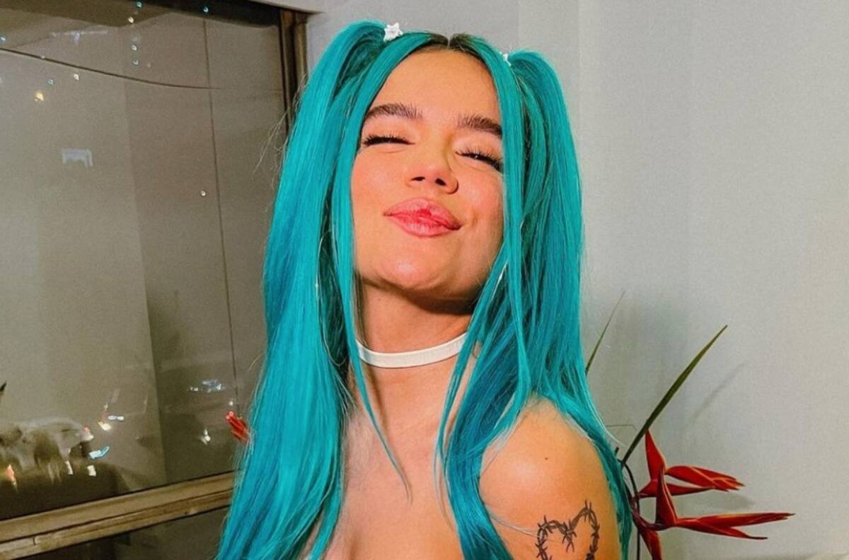 Karol G copia el estilo de Julia Roberts en “Mujer bonita” para recibir un importante premio