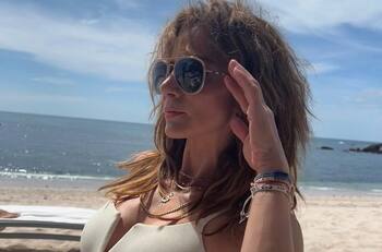 Silvia Navarro deslumbra con arriesgadas fotografías en la playa