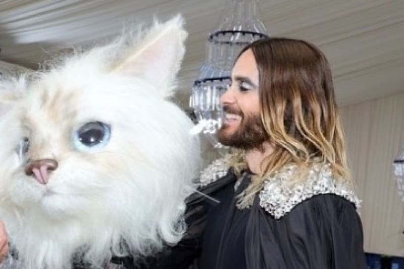 Jared Leto El actor se ha distinguido en la MET Gala por sus extravagantes atuendos - Créditos: Instagram: @jaredleto