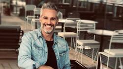 Juan Pablo Medina comparte un momento en el set de filmación de "Amarres"