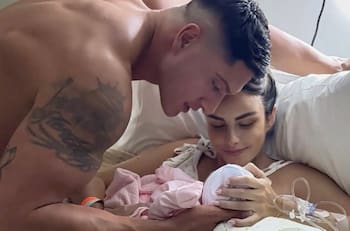 Tras el nacimiento de su hija: Emilia Dides y Sammis Reyes sorprenden con un nuevo integrante en la familia