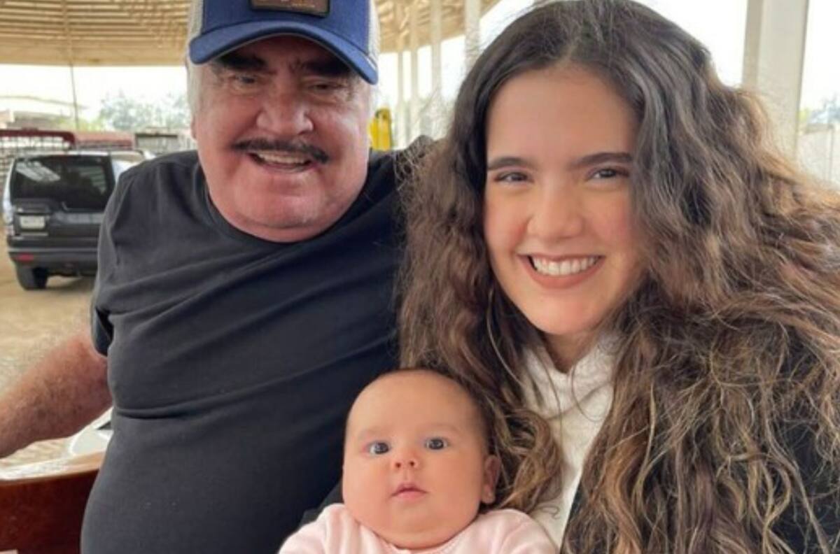 Cayetana, bisnieta de Vicente Fernández estuvo presente en su funeral vestida de escaramuza