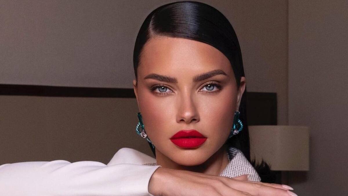 Adriana Lima anuncia su tercer embarazo con un divertido video de "venganza"
