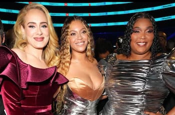 Lizzo se puso "muy ebria" con Adele en los Grammy después de meter alcohol de contrabando