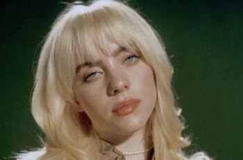 Billie Eilish detuvo concierto para ayudar a fanático que necesitaba de su inhalador