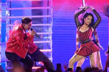 Guaynaa y Becky G encienden el escenario de los premios MTV MIAW 2022