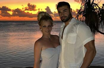 “Estar casado con Britney Spears es surrealista”: Sam Asghari habla de su vida de casado