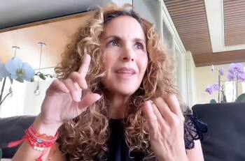 Lucero tiene este número de pulseras en la muñeca izquierda ¿por qué las usa?