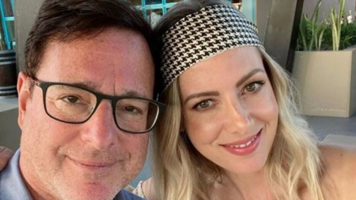 Kelly Rizzo, viuda de Bob Saget, revela entre lágrimas, los últimos mensajes que recibió del actor