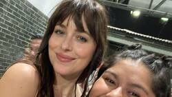 Dakota Johnson acompaña a Chris Martin a México por la gira de Coldplay