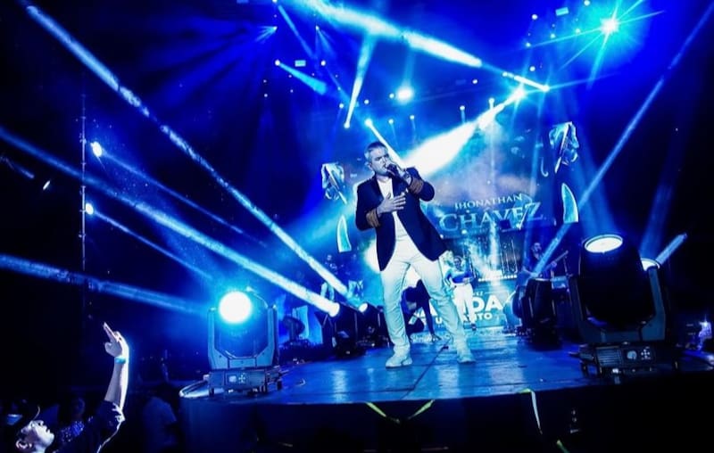 Jhonathan Chávez lleva más de 29 años de trayectoria musical.