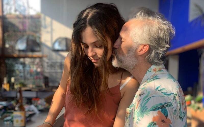 Juan Pablo Medina y Paulina Davila El actor comentó las publicaciones de su novia en la playa - Créditos: Instagram