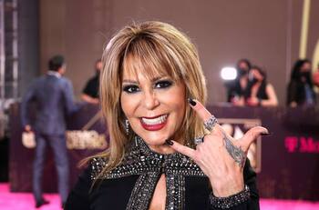 Alejandra Guzmán causa polémica con su remate de ropa en internet