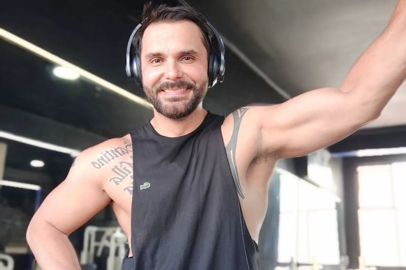 Álvaro Ballero El publicista compartió fotos de su cambio físico. - Créditos: Instagram