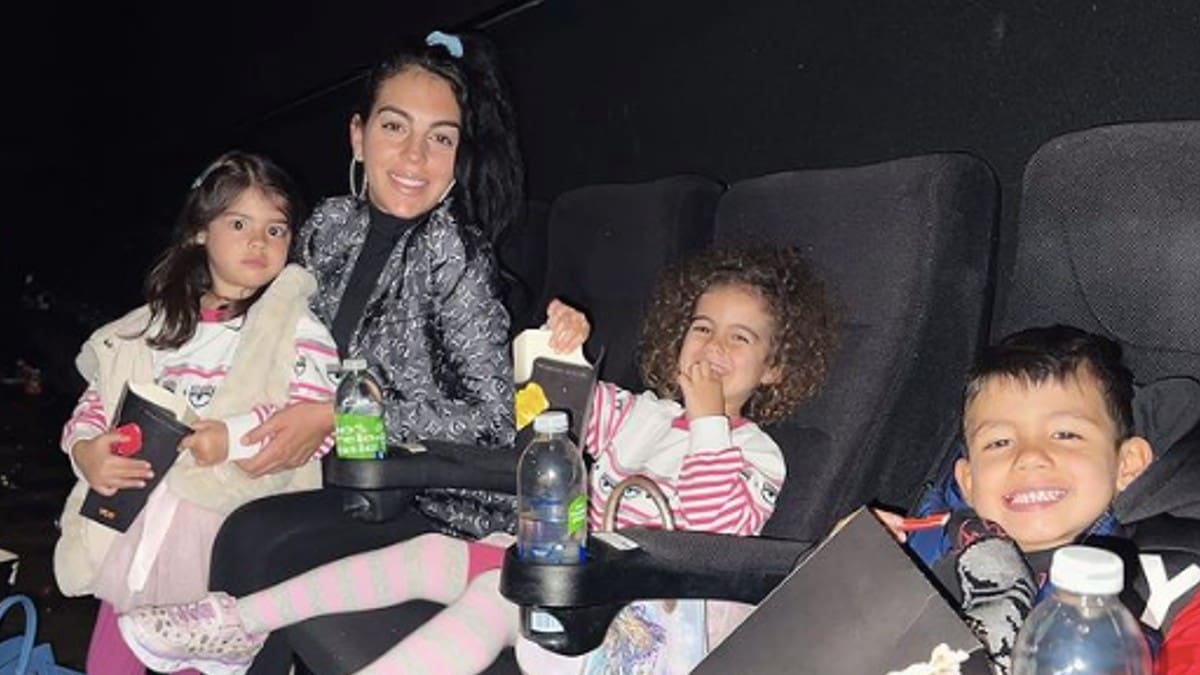 Georgina Rodríguez llevó a sus hijos por primera vez al cine y fue un desastre