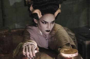 Belinda hace espectacular fiesta de Halloween; impacta con su disfraz