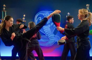 De la temporada 5 de "Cobra Kai" al esperado ánime "Belle": qué ver en Netflix esta semana