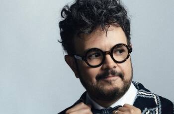 Aleks Syntek provoca críticas, ahora dijo que no le gustan las mujeres operadas