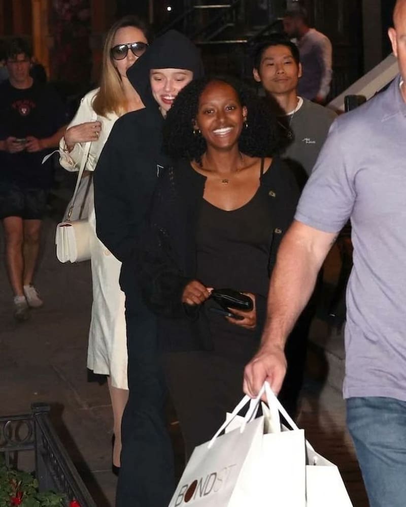 Shiloh Jolie Pitt impresionó con su estatura.