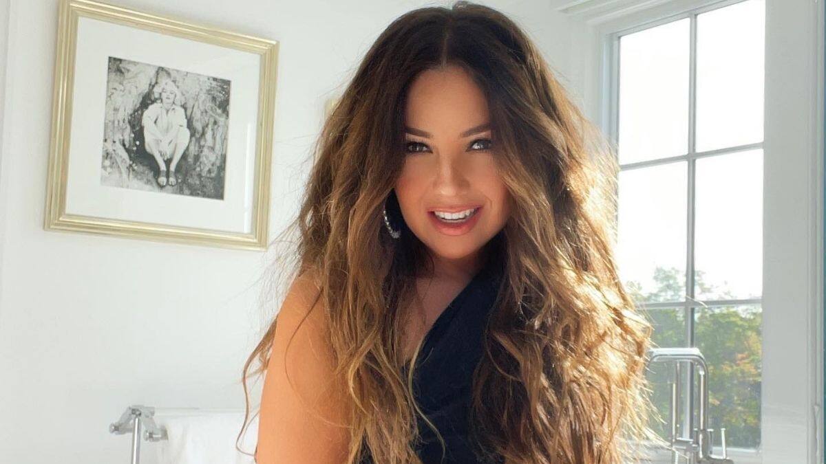 "Me están amarrando": Thalía se somete a tratamiento estético para quitarse grasa