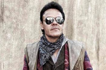 Pedro Fernández celebra cumpleaños 52 con el “permiso” de Malverde para interpretarlo