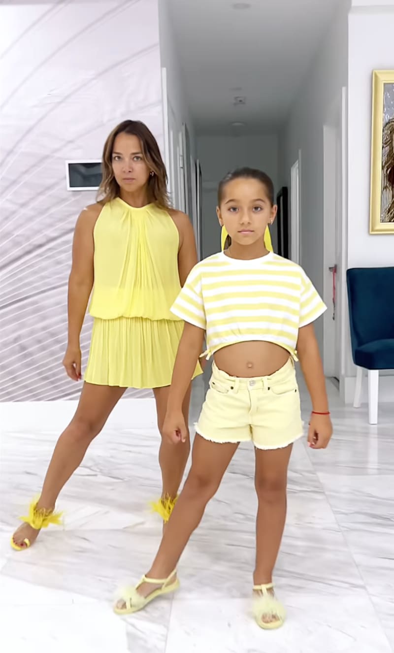 La actriz bailó junto a su hija para celebrar el Yellow Day