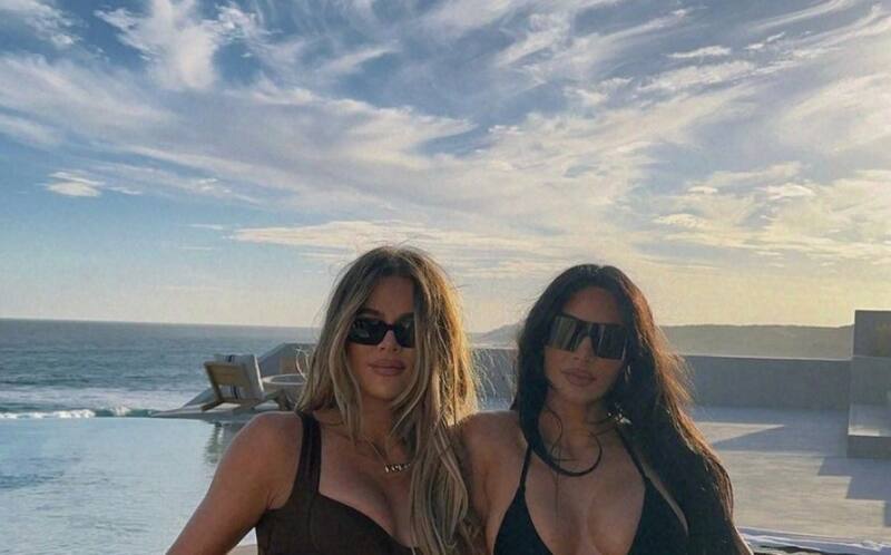 Kim y Khloé Kardashian Las empresarias fueron víctima de críticas por sus "atrevidas" fotografías - Créditos: Instagram