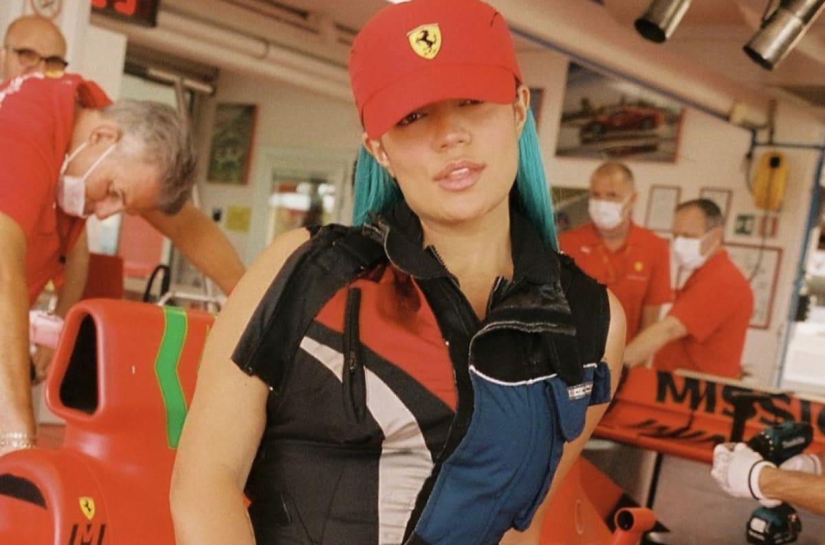 Karol G llega a la fórmula 1: “Esto está una chimba”