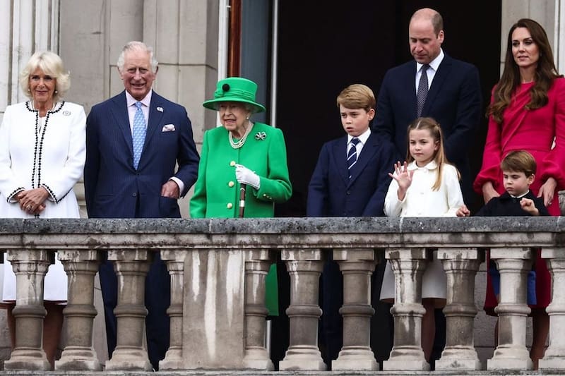 Realeza Incluso a los 7 años, la princesa Charlotte es una experta en protocolo real. - Créditos: Internet