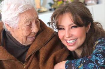 Abuelita de Thalía es hospitalizada y las muestras de cariño se desbordan