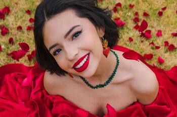 Ángela Aguilar habla del escándalo que protagonizó al filtrarse fotos de su polémico romance