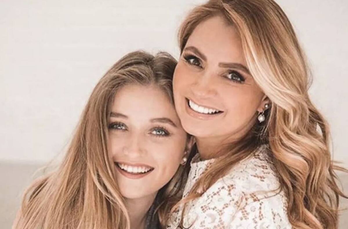 Angélica Rivera presume su talento para cantar junto a su hija Fernanda Castro