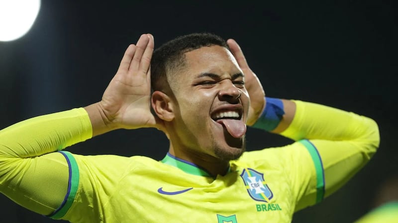 Vitor Roque está a nada de firmar con el FC Barcelona.