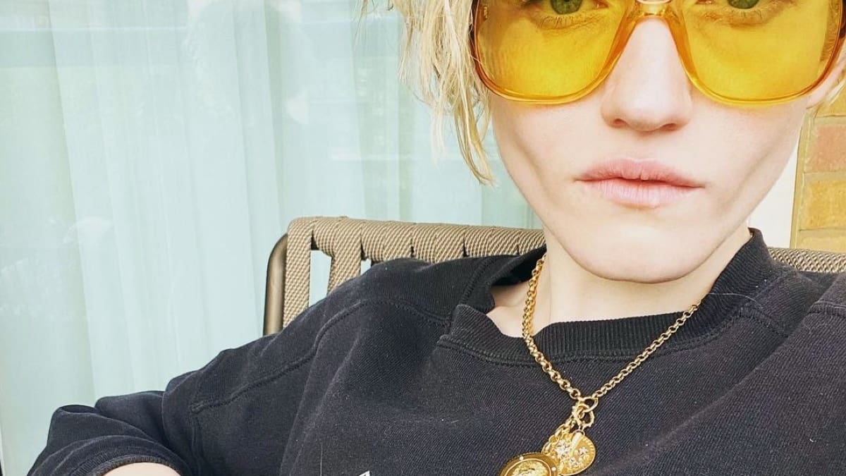 Julia Garner, de "Inventing Anna", sería la elegida para protagonizar la biopic de Madonna