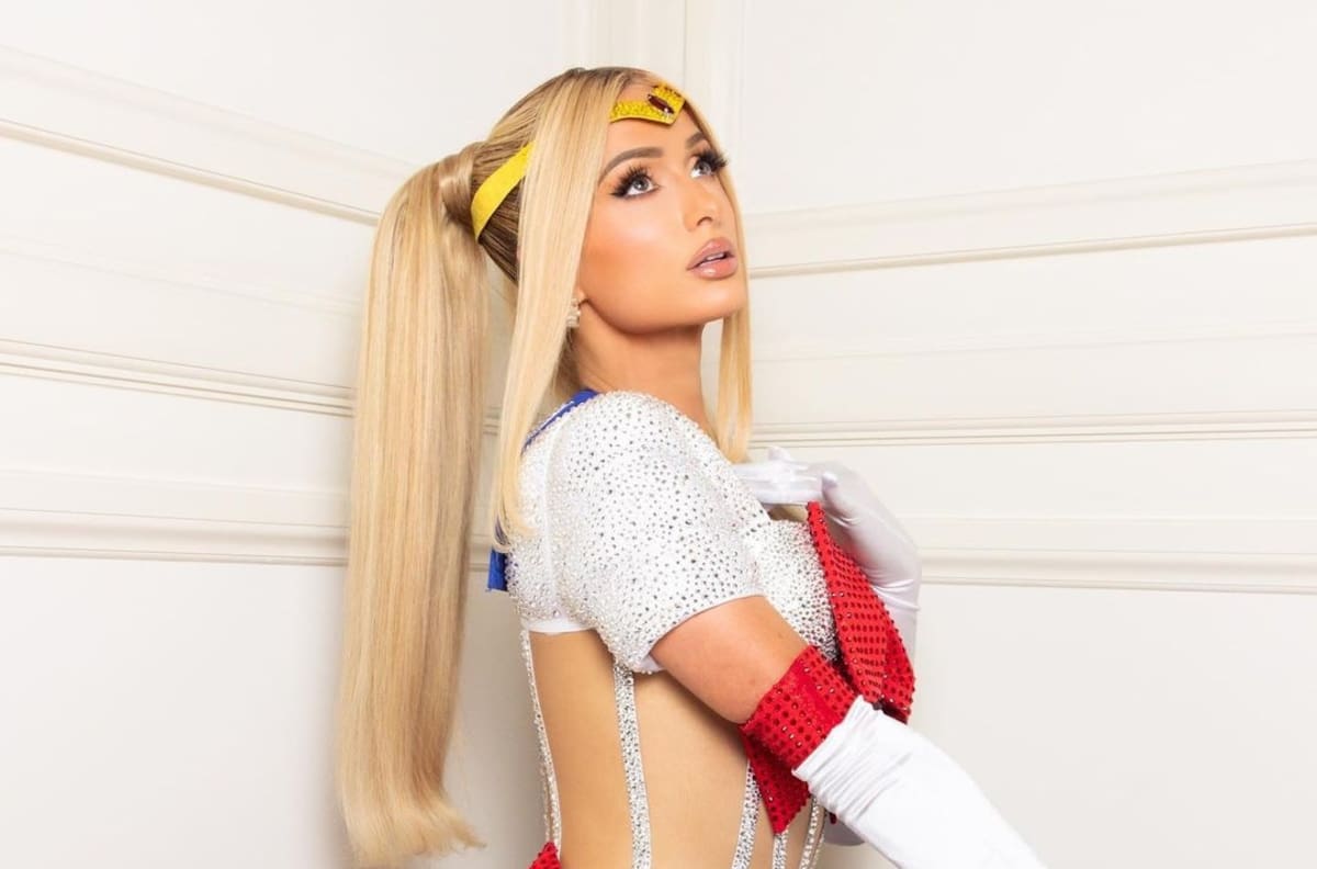 Paris Hilton se disfraza del ícono de su niñez en fiesta de Halloween