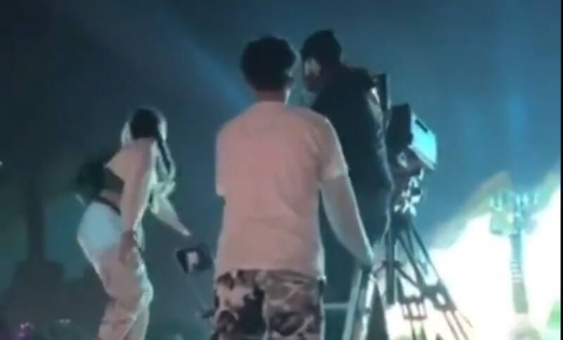 Gente exige a Travis Scott terminar concierto - Créditos: Captura video