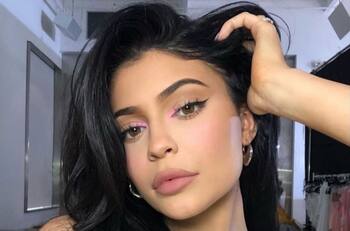 Kylie Jenner presume el primer viaje en avión de su hijo recién nacido, Wolf Webster