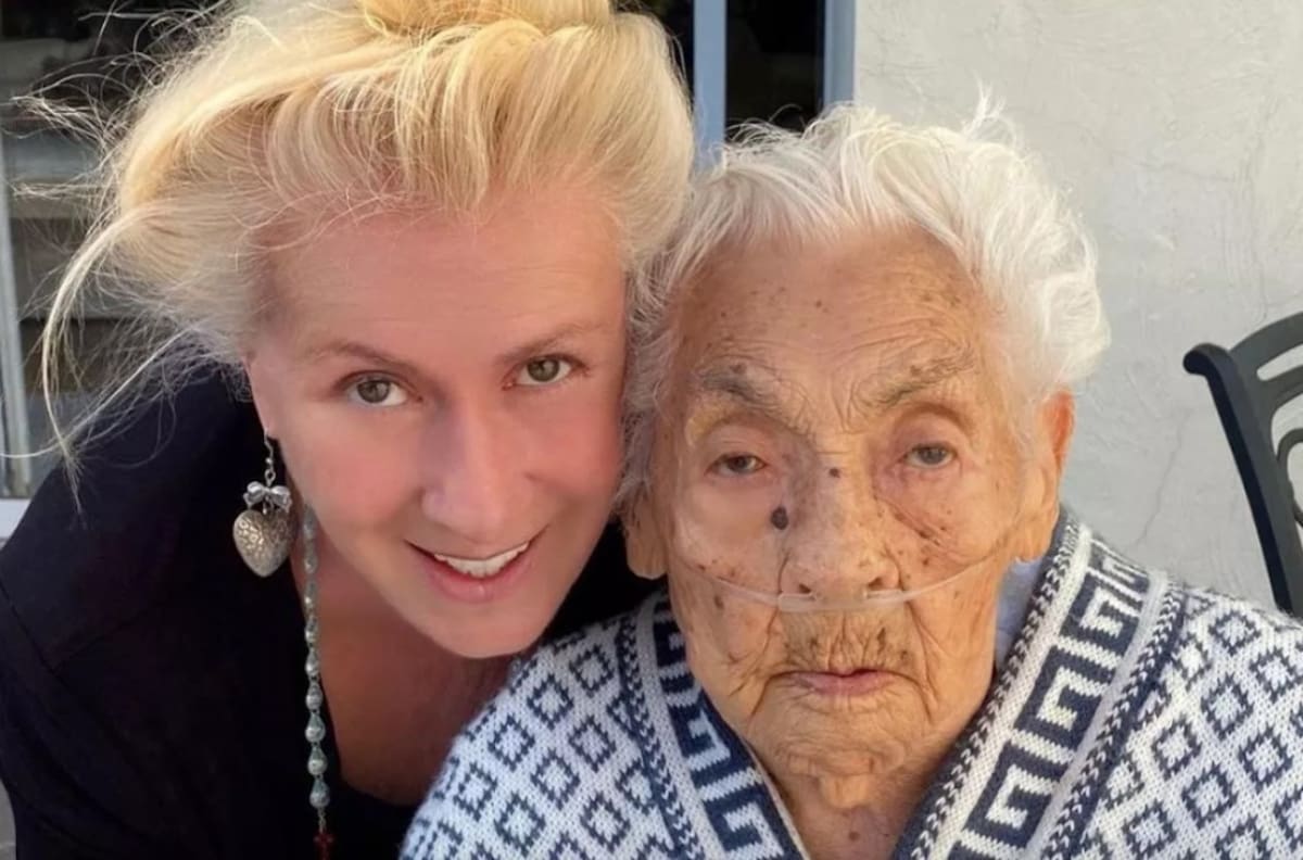 Laura Zapata liberó 104 mariposas en honor a su abuelita Eva Mange