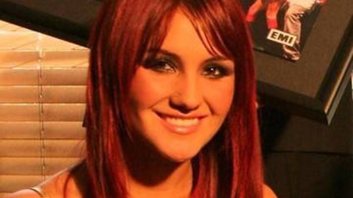 Dulce María siente nostalgia al escuchar que otros cantan el tema de “Rebelde”